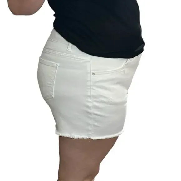 Time & True (14) White Slightly Distressed 5 Pocket Cut Off Shorts - Picture 2 of 8